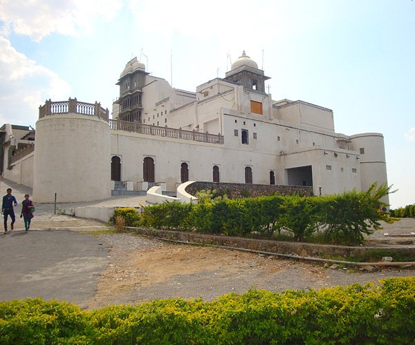 sajjangarh palace